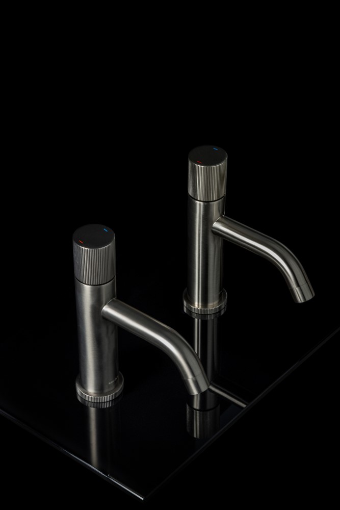 Смеситель BOHEME STICK для раковины низкий LINEA (графит)