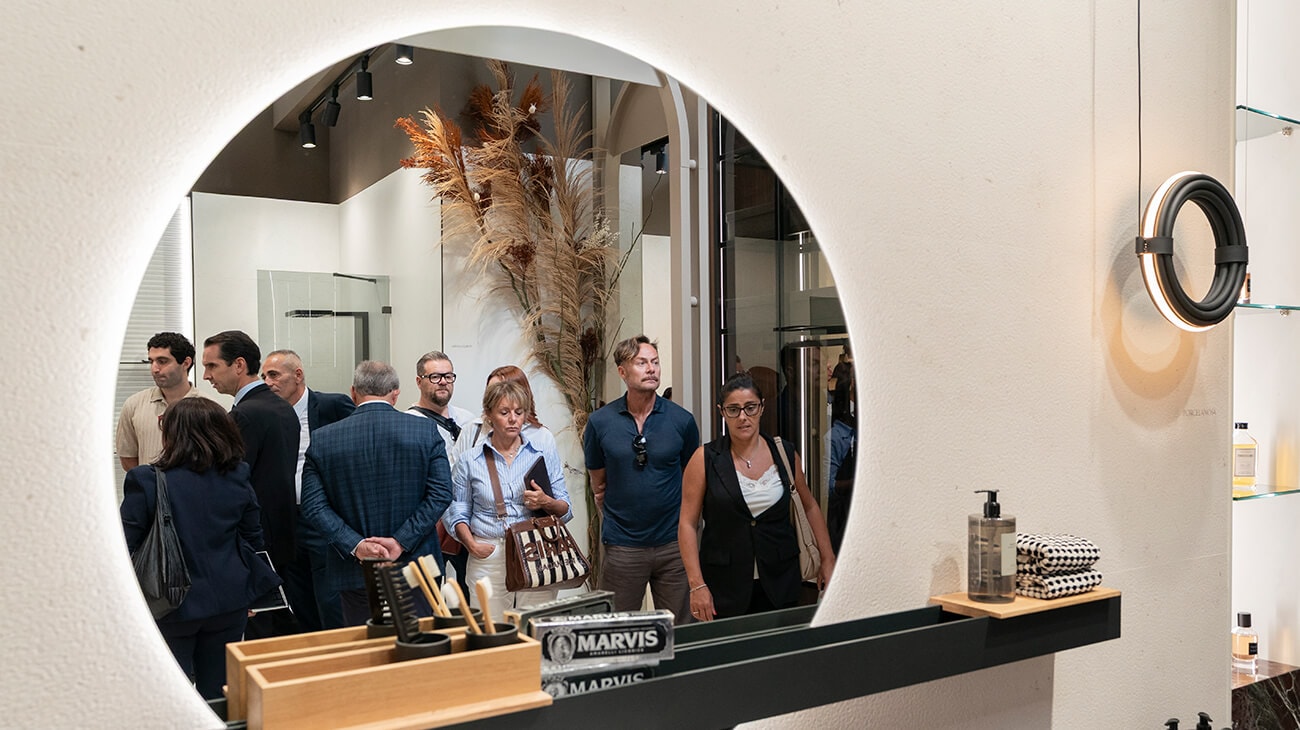 Посетители стенда Porcelanosa на Cersaie 2026